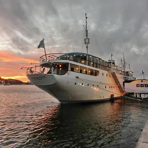 Mälardrottningen Yacht Hotel&restaurant Båthotell Stockholm